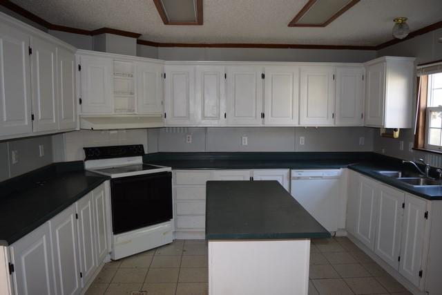 615 Adams Loop Tennessee Ridge, TN 37178 - Photo 8 of 18 a kitchen with granite countertop white cabinets and black appliances