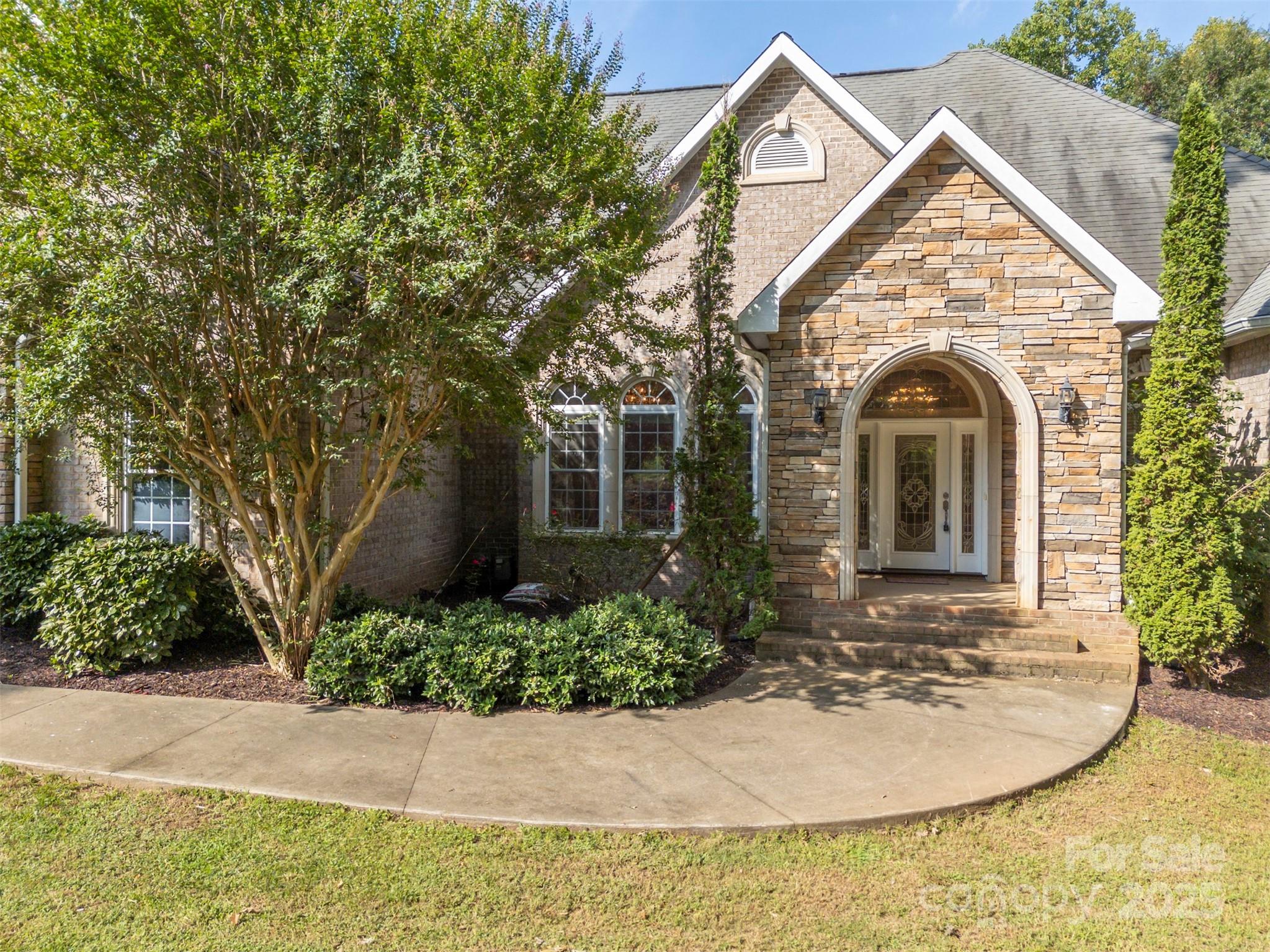 288 Palms Way Forest City, NC 28043 - Photo 2 of 47 front view of a house with a garden