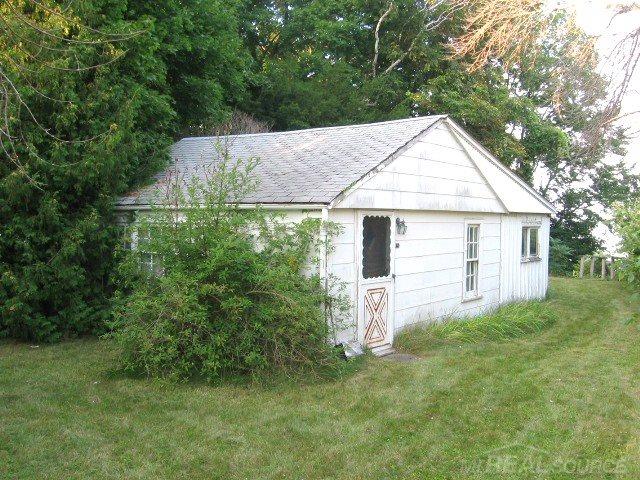 2875 Lakeshore Road Applegate, MI 48401 - Photo 3 of 28 31261359-2.JPG