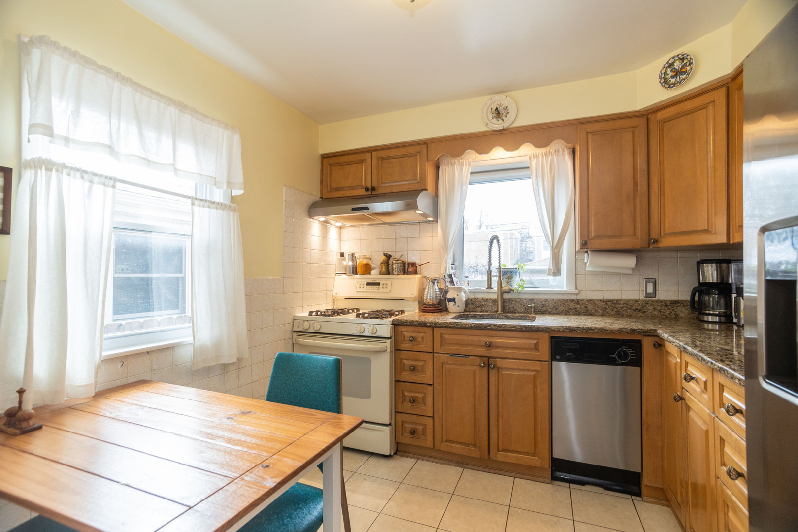 6552 North Troy Street Chicago, IL 60645 - Photo 8 of 29