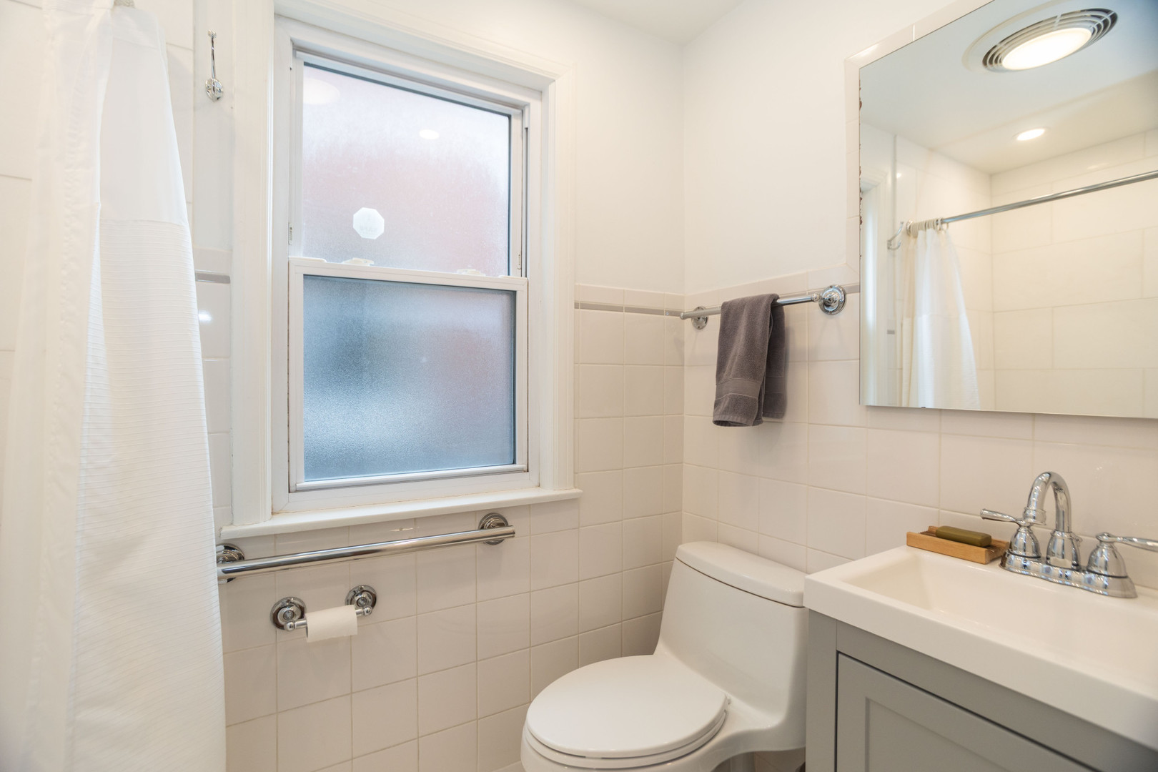 6552 North Troy Street Chicago, IL 60645 - Photo 10 of 29