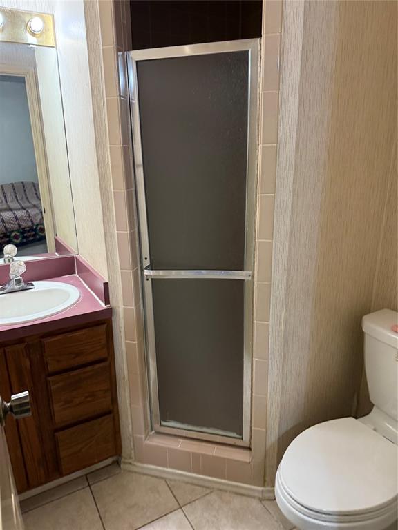 3133 Sappington Place, Unit D Fort Worth, TX 76116 - Photo 26 of 28 a bathroom with a toilet and a sink