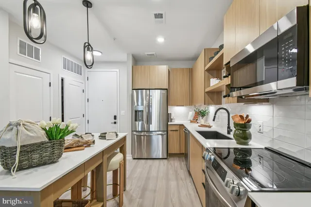 $2,525 | 43601 Charitable Street, Unit 273, Ashburn, VA 20148