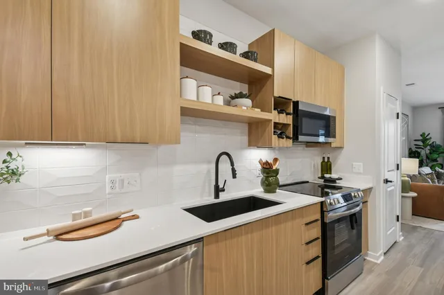 $2,525 | 43601 Charitable Street, Unit 273, Ashburn, VA 20148