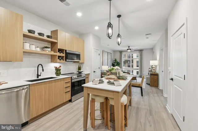 $2,525 | 43601 Charitable Street, Unit 273, Ashburn, VA 20148