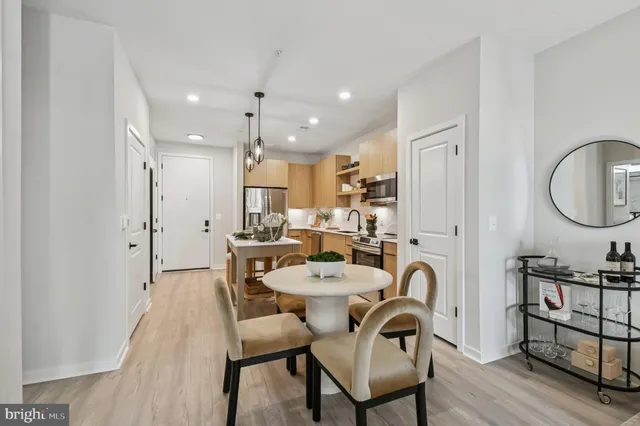 $2,525 | 43601 Charitable Street, Unit 273, Ashburn, VA 20148