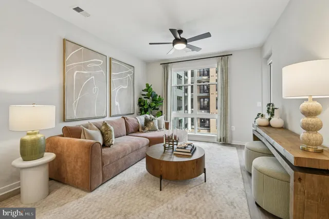 $2,525 | 43601 Charitable Street, Unit 273, Ashburn, VA 20148