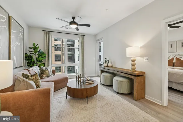 $2,525 | 43601 Charitable Street, Unit 273, Ashburn, VA 20148