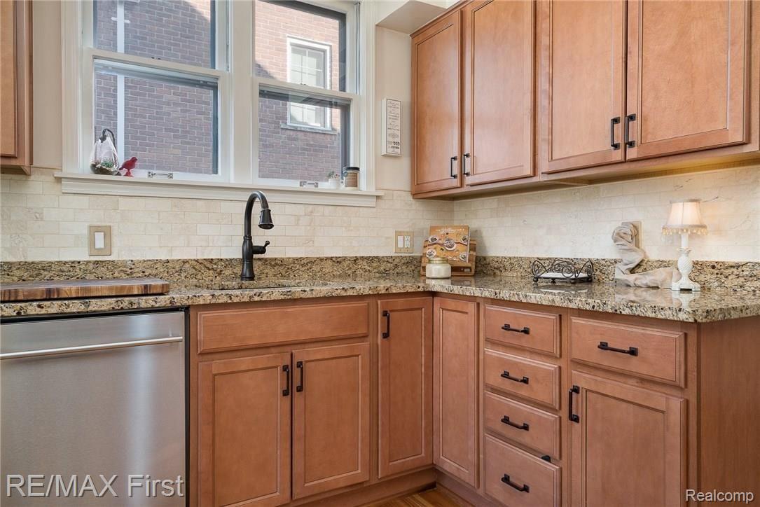 1241 Bedford Road Grosse Pointe, MI 48230 - Photo 14 of 46 1241-Bedford-14.jpg