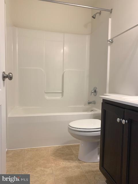 17275 Library Boulevard Ruther Glen, VA 22546 - Photo 15 of 18 a bathroom with a toilet a sink and bathtub