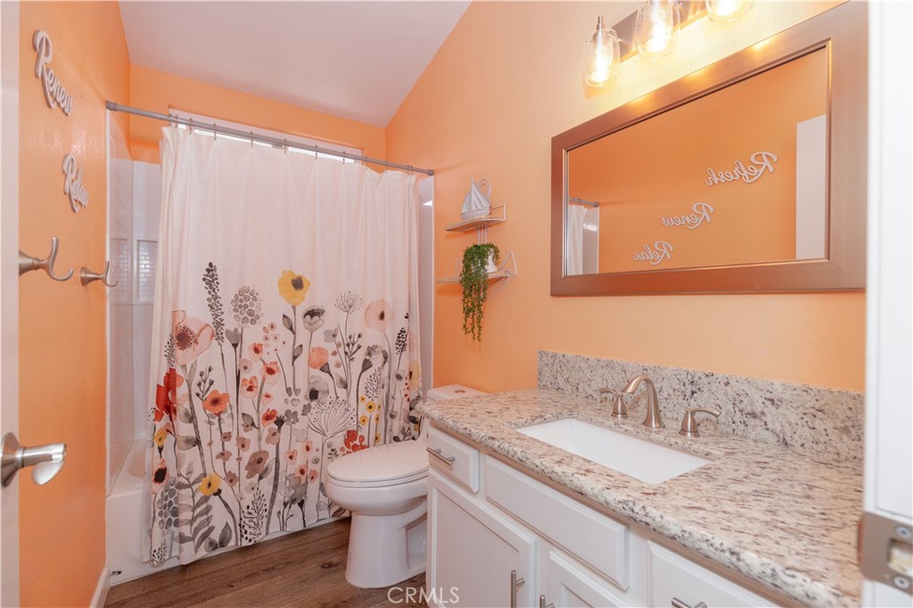 39640 Rustic Glen Drive Temecula, CA 92591 - Photo 22 of 25 Full Bath - Hall - Up