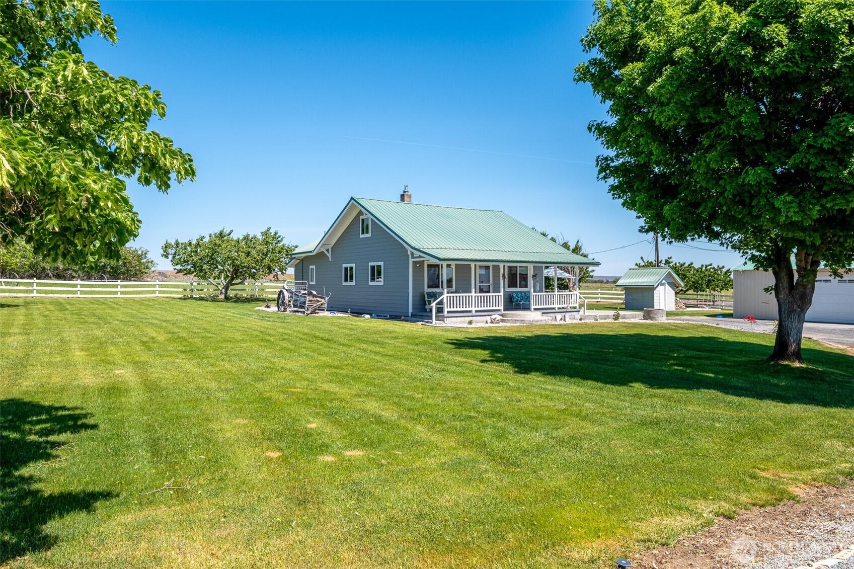 18253 Rd B Northwest Soap Lake, WA 98851 - Photo 3 of 39