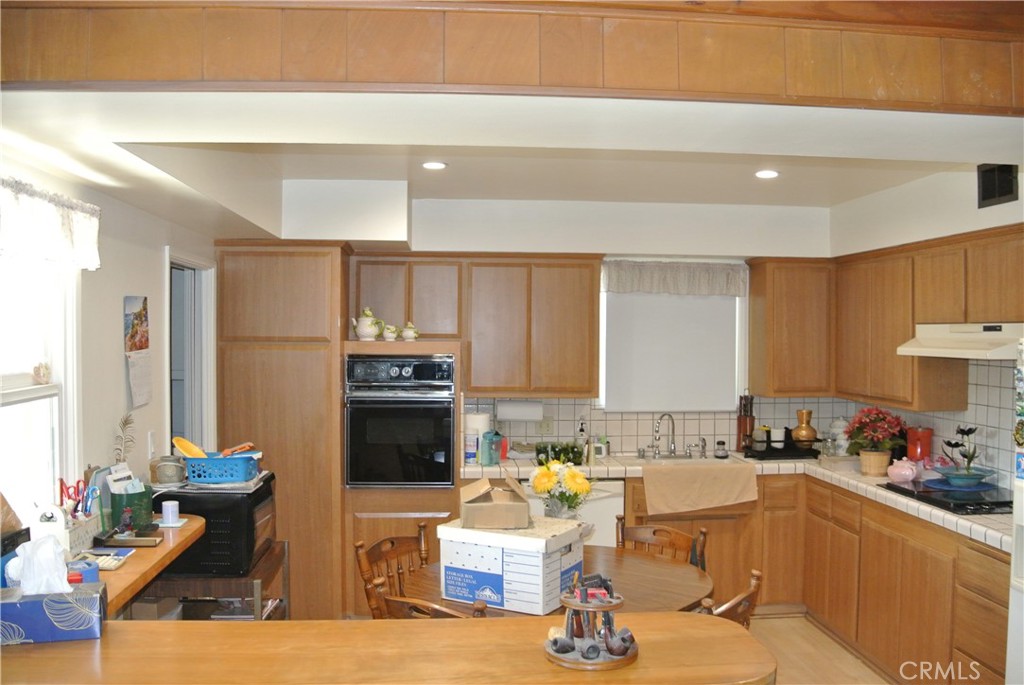 6460 Dos Rios Road Downey, CA 90240 - Photo 13 of 39 Kitchen