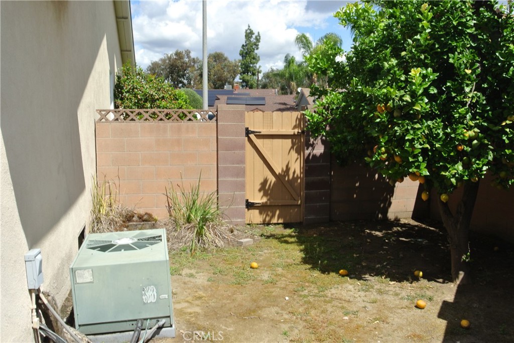 6460 Dos Rios Road Downey, CA 90240 - Photo 23 of 34 a view of outdoor space and yard
