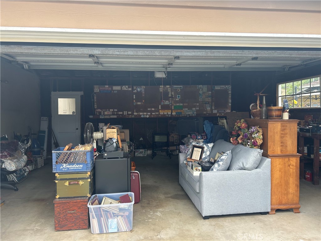 6460 Dos Rios Road Downey, CA 90240 - Photo 33 of 39 garage