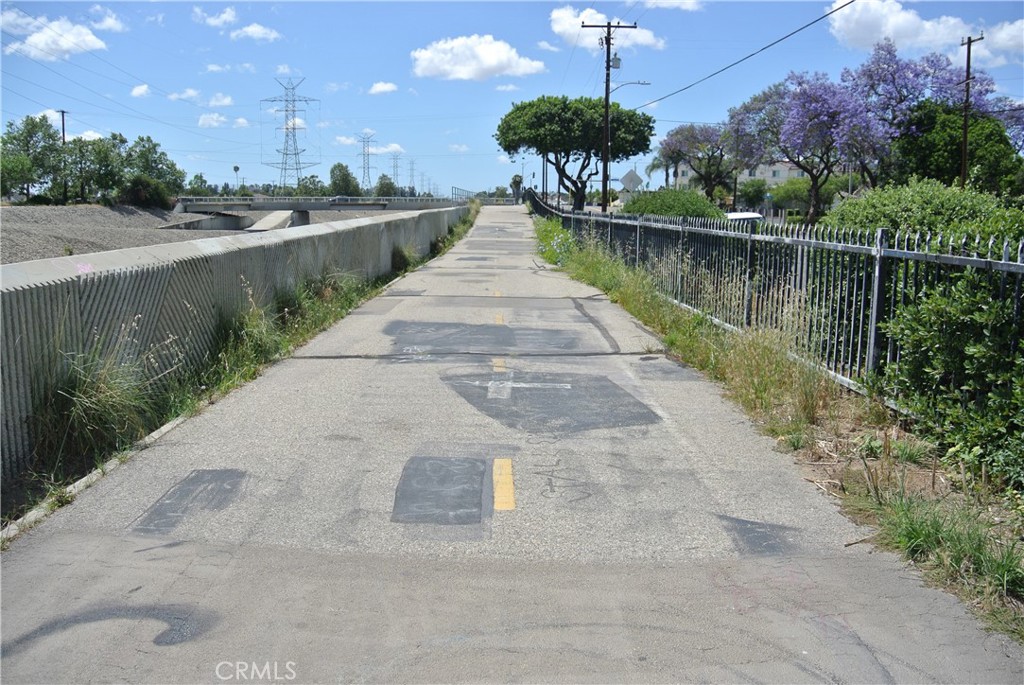6460 Dos Rios Road Downey, CA 90240 - Photo 36 of 39 Rio Hondo Bike Path facing South