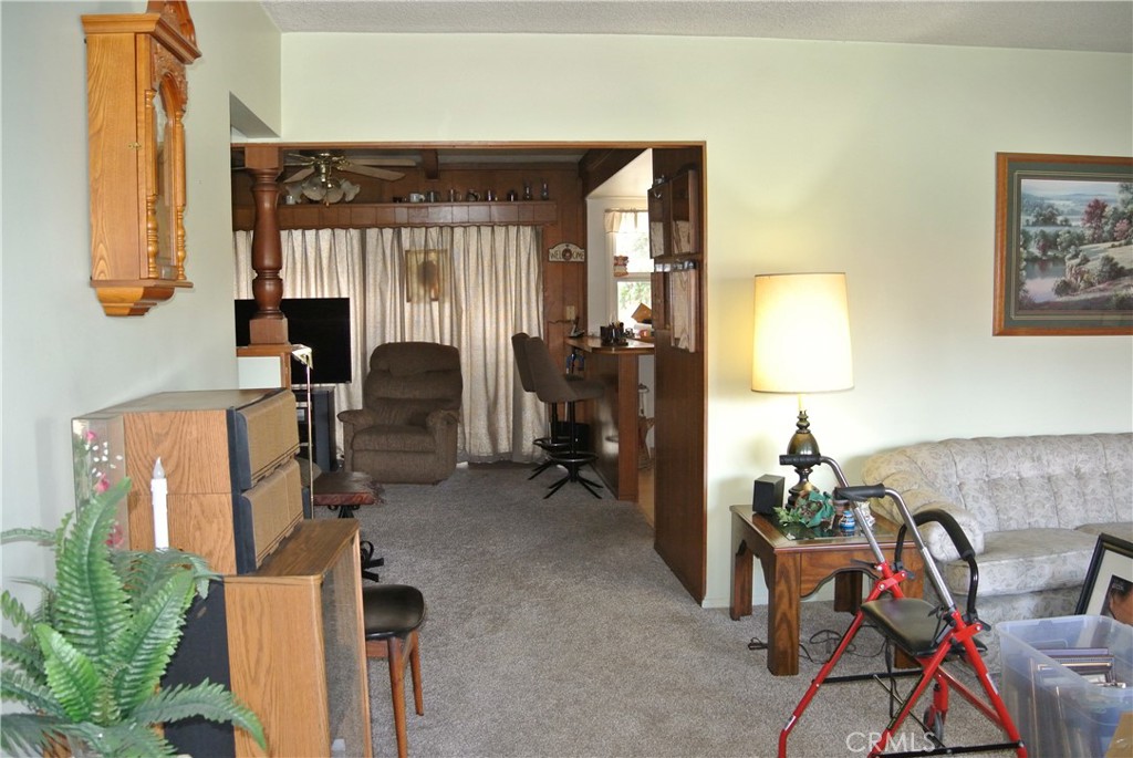 6460 Dos Rios Road Downey, CA 90240 - Photo 7 of 39 Entrance