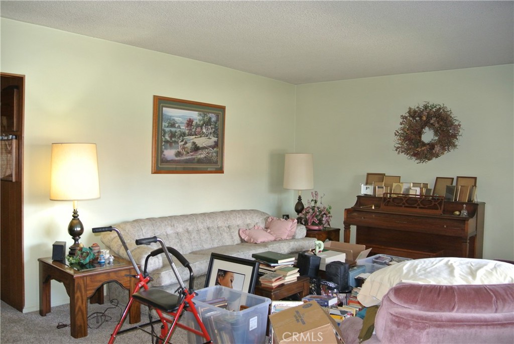 6460 Dos Rios Road Downey, CA 90240 - Photo 8 of 39 Living Room