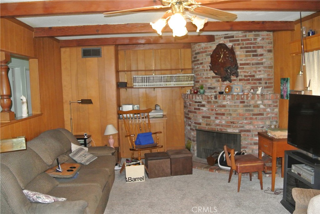 6460 Dos Rios Road Downey, CA 90240 - Photo 9 of 39 Family Room