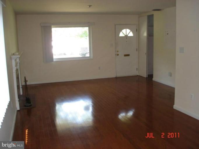 4103 Conrad Road Alexandria, VA 22312 - Photo 5 of 13 Living Room