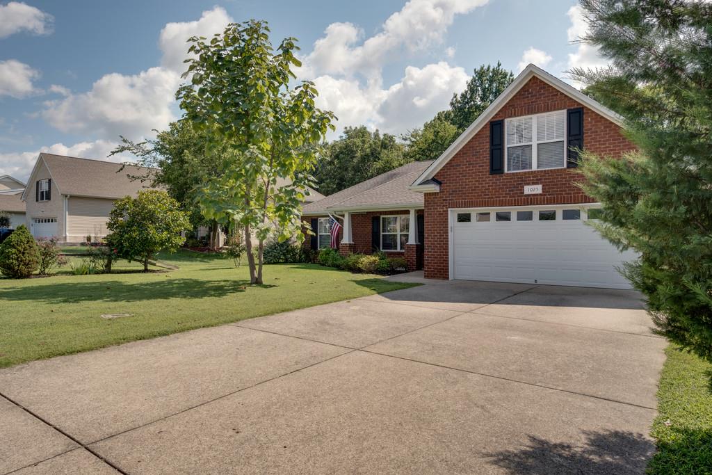 1025 Hummingbird Lane Spring Hill, TN 37174 - Photo 3 of 28 Gallery Image 3