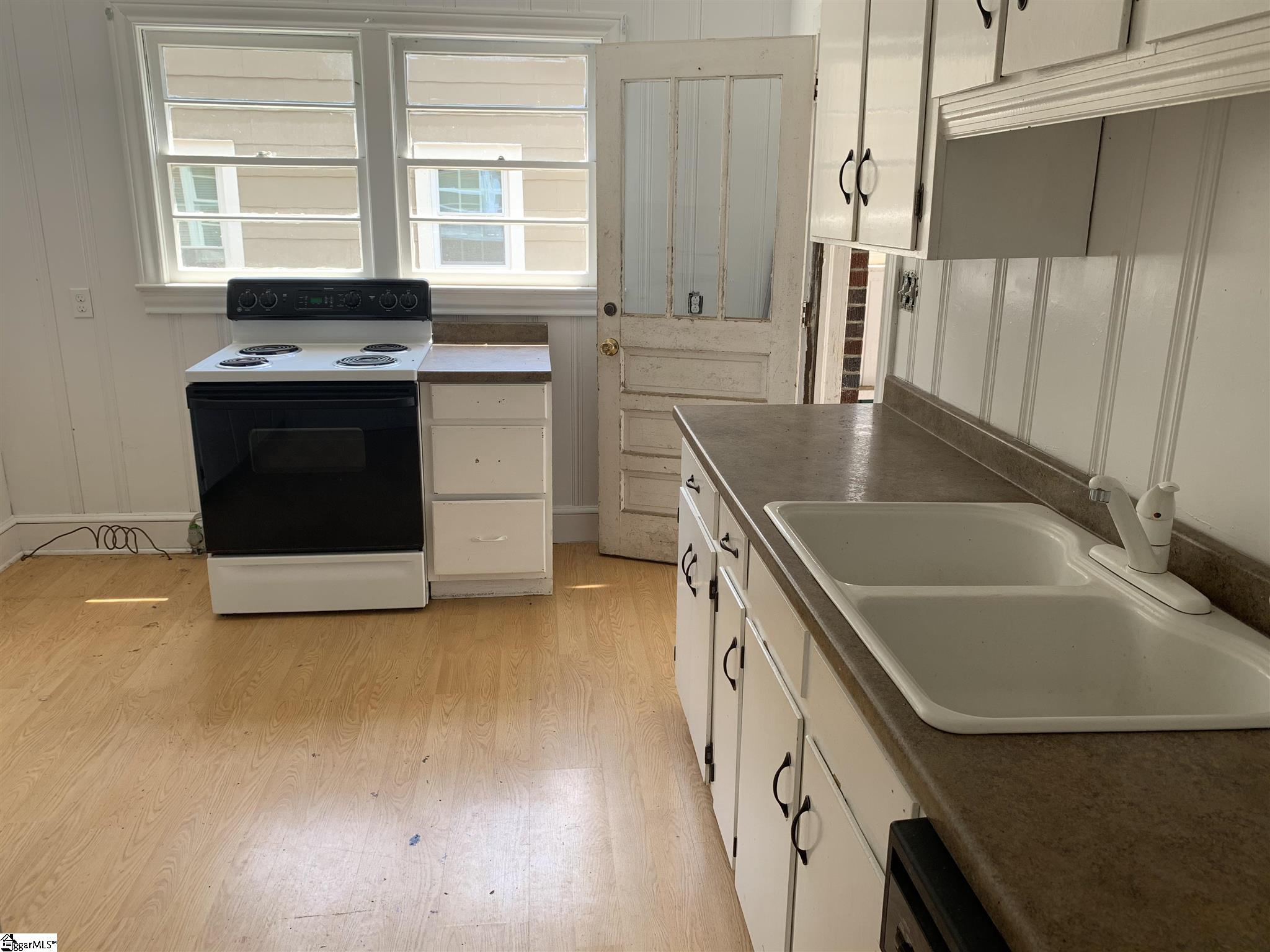 320 Grove Road Greenville, SC 29605 - Photo 6 of 13