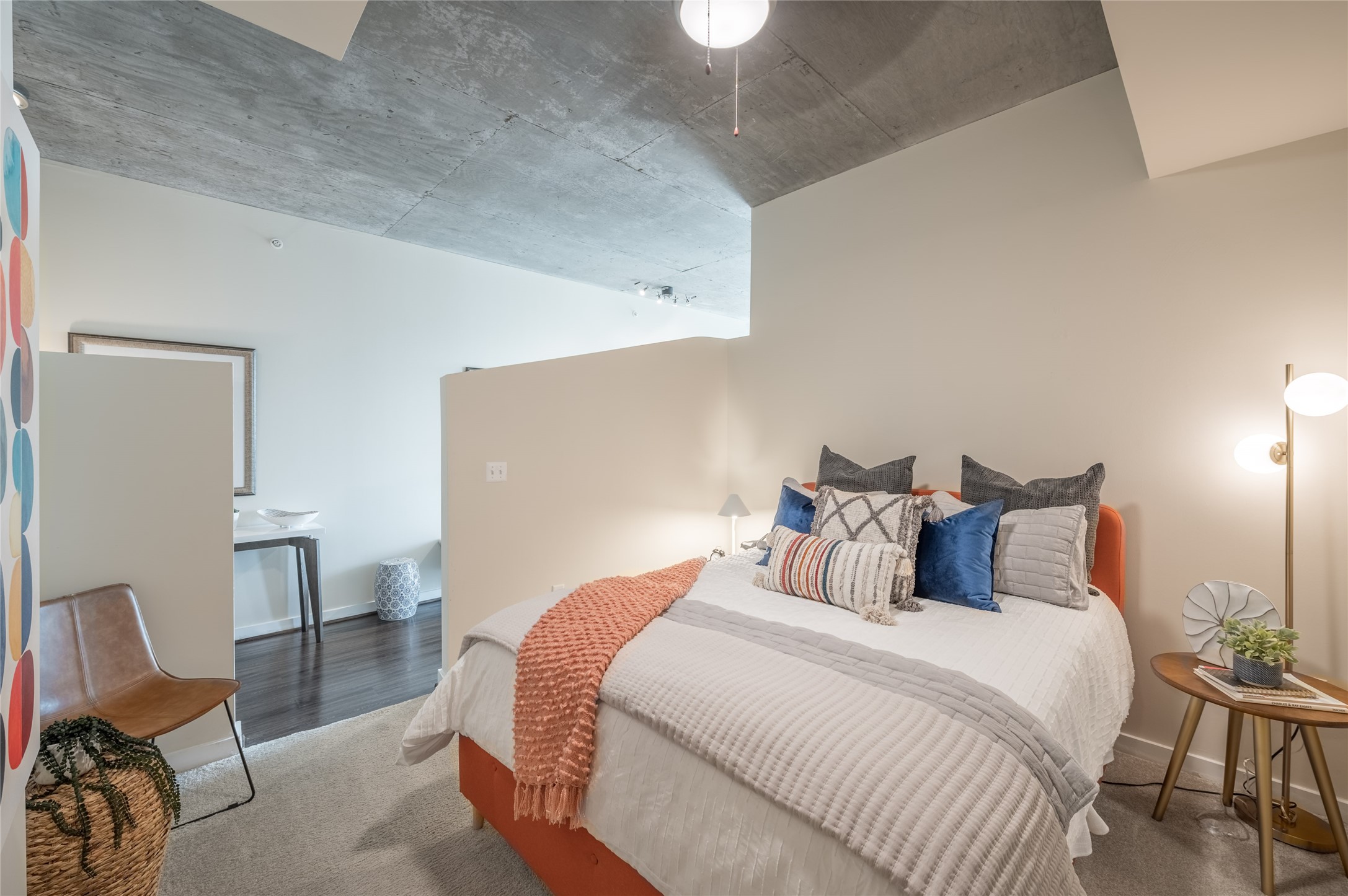 5927 Almeda Road, Unit 22108 Houston, TX 77004 - Photo 3 of 7 Primary bedroom loft featuring sweeping high ceilings and a mirrored closet!