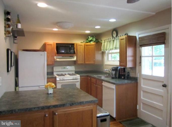 532 Brook Road Towson, MD 21286 - Photo 7 of 18 Kitchen