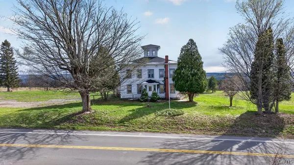 $399,999 | 1715 East Lake Road, Spafford, NY 13152