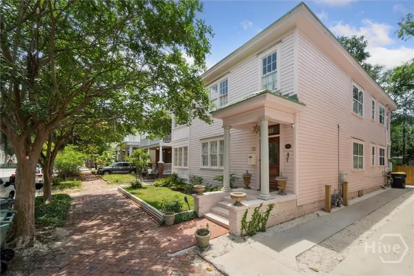 $3,200 | 211 West 40th Street, Unit B, Savannah, GA 31401