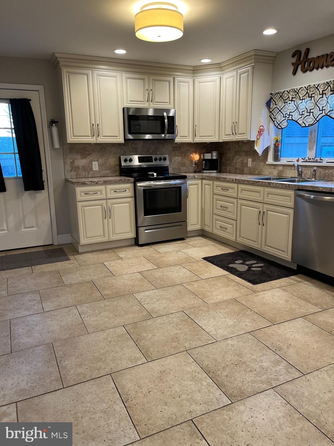 326 Lafayette Road Carneys Point, NJ 08069 - Photo 7 of 27