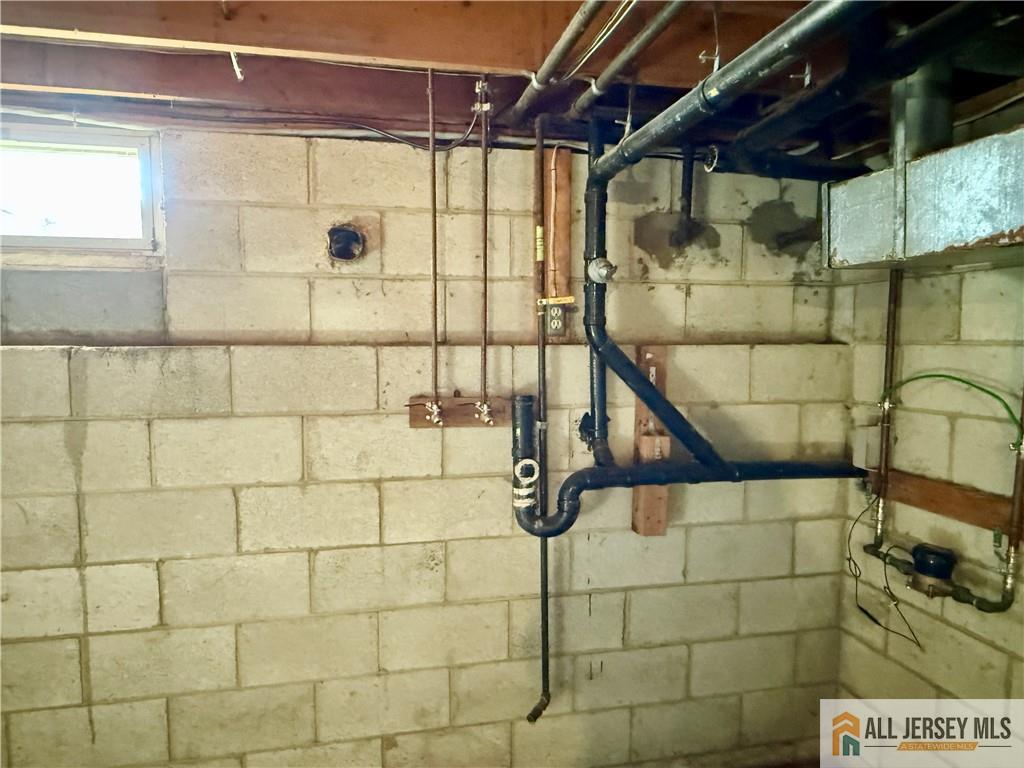 285 South Lincoln Avenue Middlesex, NJ 08846 - Photo 10 of 11 a bathroom with a shower