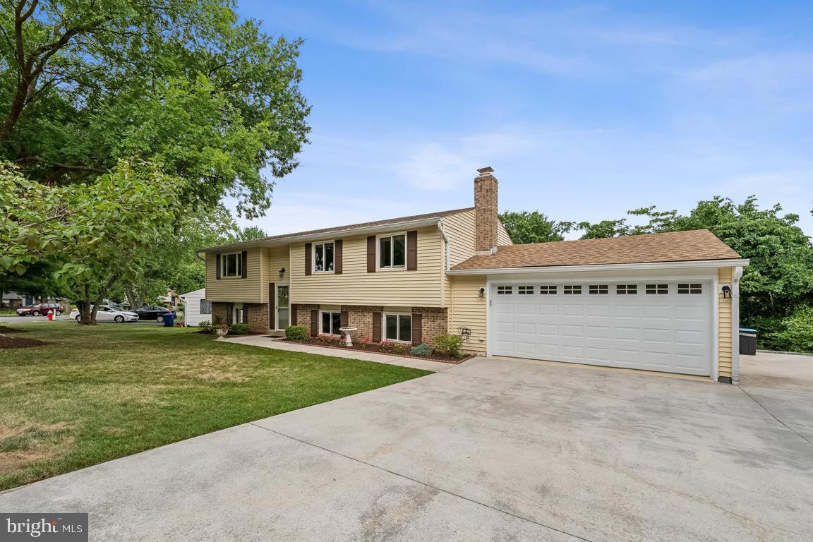 141 Magnolia Road Sterling, VA 20164 - Photo 2 of 43 Gallery Image 2