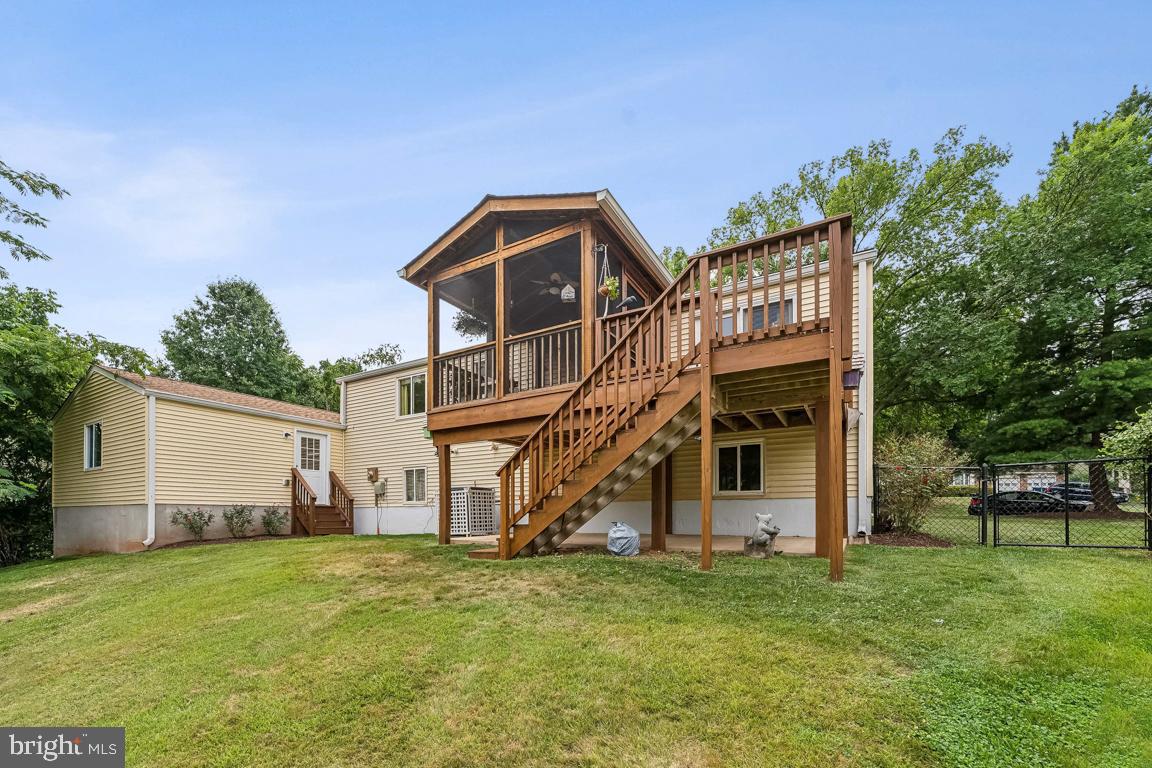 141 Magnolia Road Sterling, VA 20164 - Photo 40 of 43 Gallery Image 40
