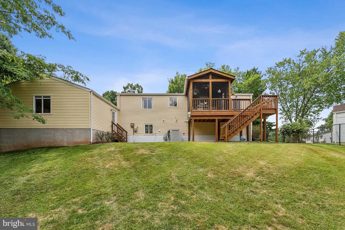 141 Magnolia Road Sterling, VA 20164 - Photo 41 of 43 Gallery Image 41