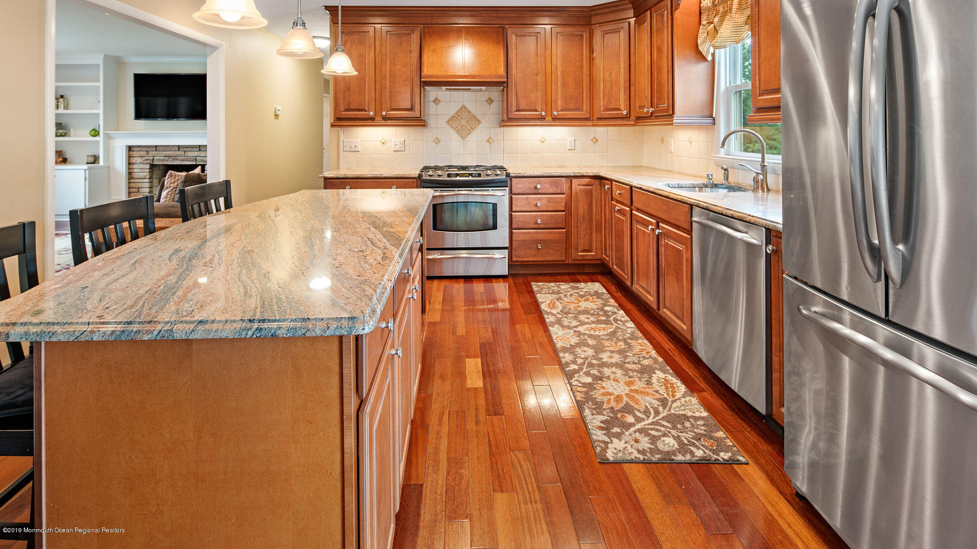 9 Robin Road Holmdel, NJ 07733 - Photo 11 of 29 1920x1080-virtual-tour-68754-photo-15659