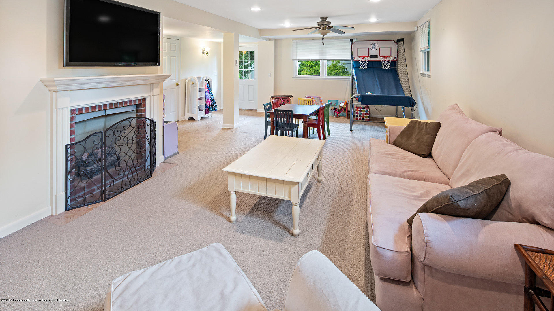 9 Robin Road Holmdel, NJ 07733 - Photo 22 of 29 1920x1080-virtual-tour-68754-photo-15659
