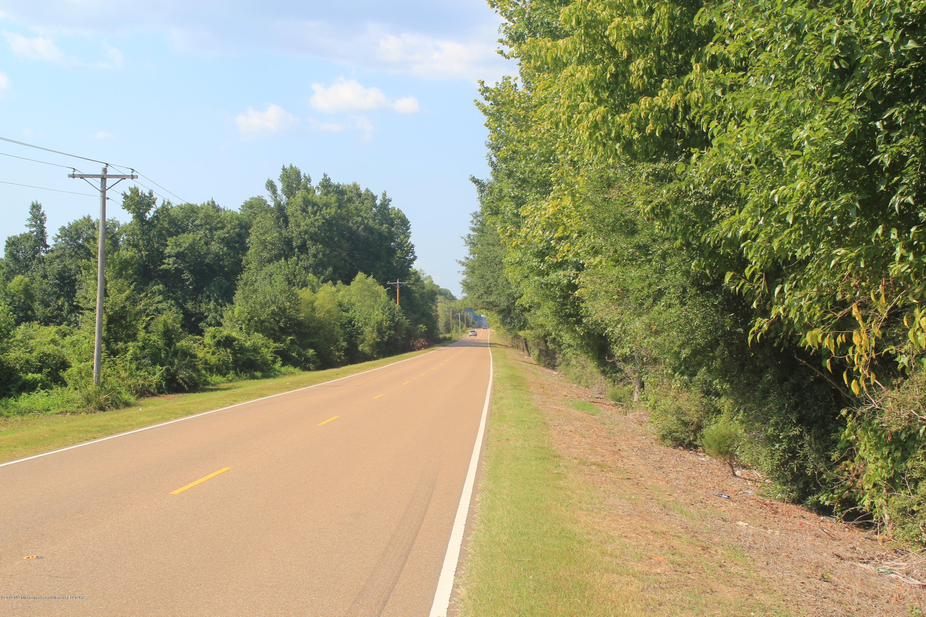 280 North Red Banks Road Red Banks, MS 38661 - Photo 2 of 23 002