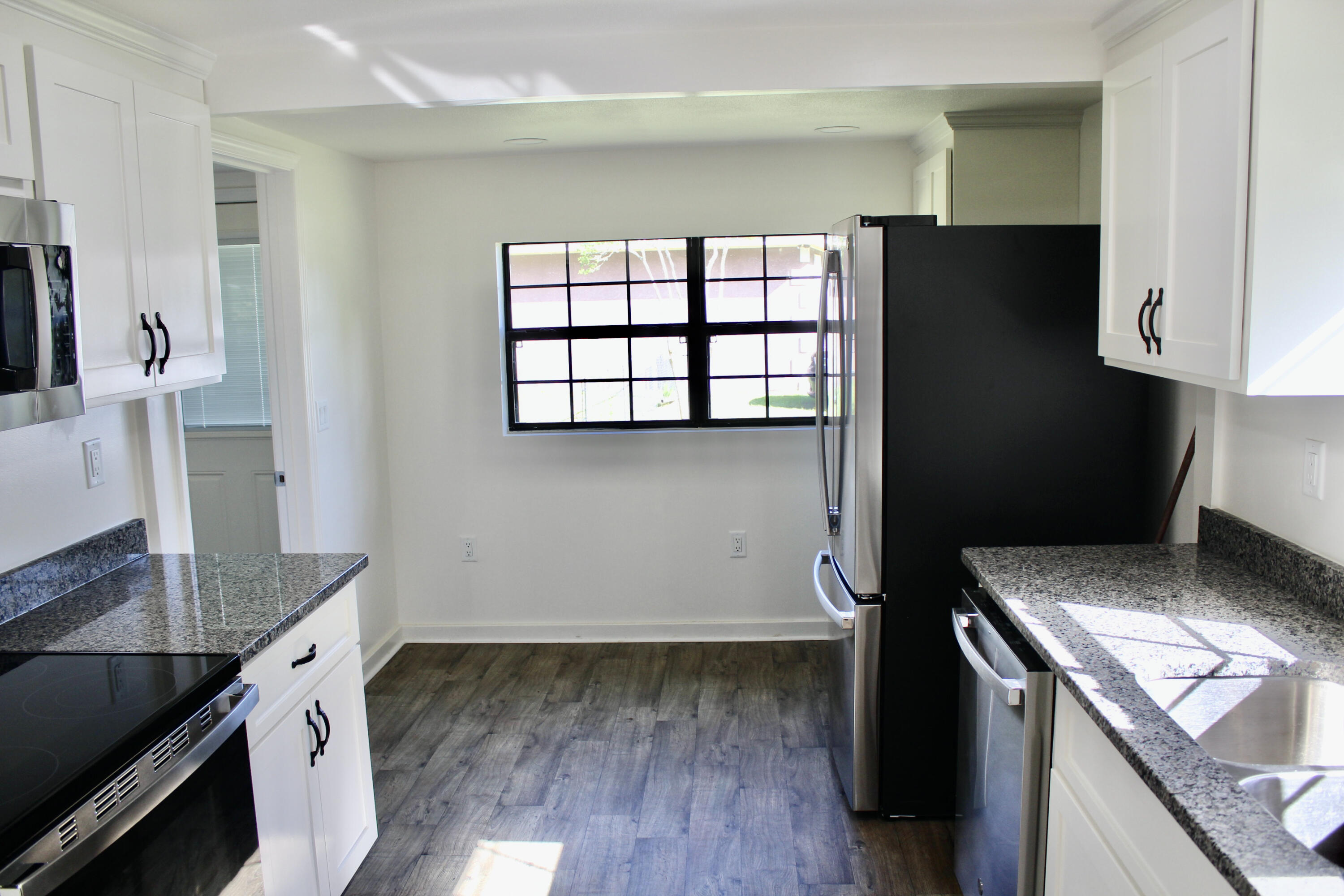 2833 Ponce De Leon Springs Road Ponce de Leon, FL 32455 - Photo 5 of 16 a kitchen with a refrigerator and a stove top oven