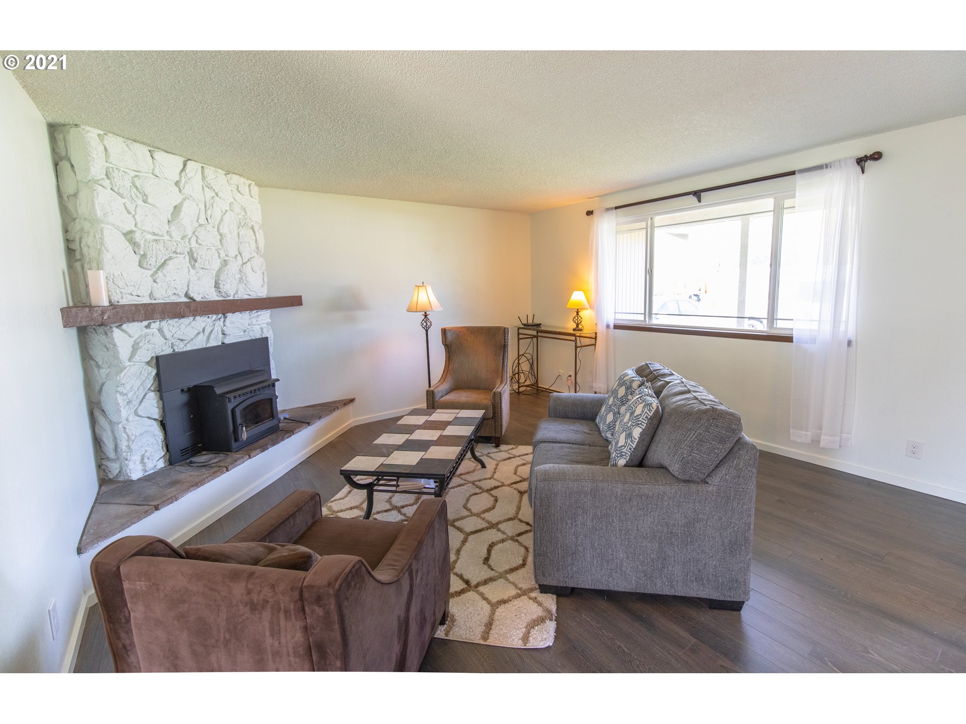 543 South 49th Place Springfield, OR 97478 - Photo 3 of 17