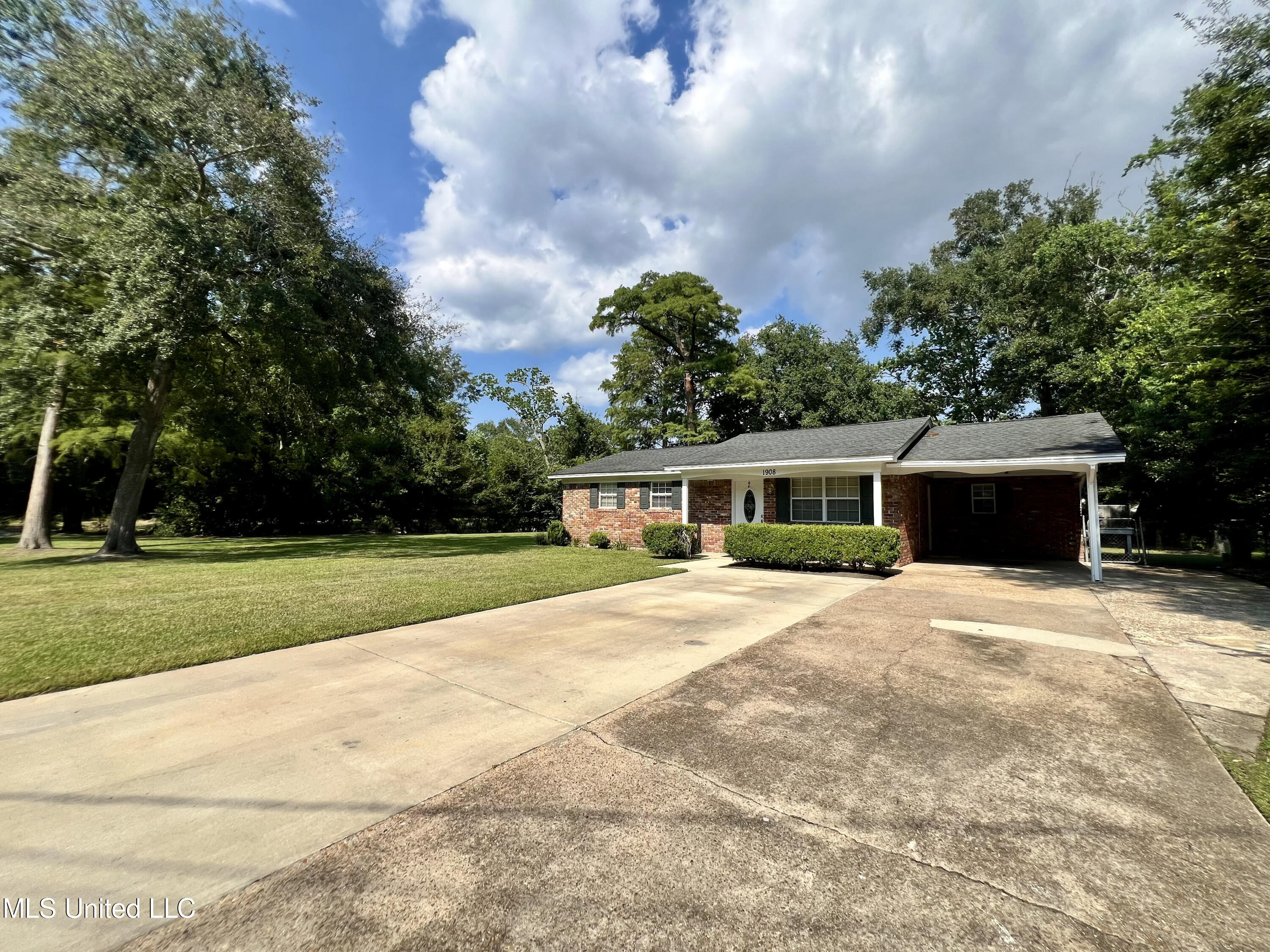 1908 Holland Street Pascagoula, MS 39581 - Photo 3 of 18 IMG_4558