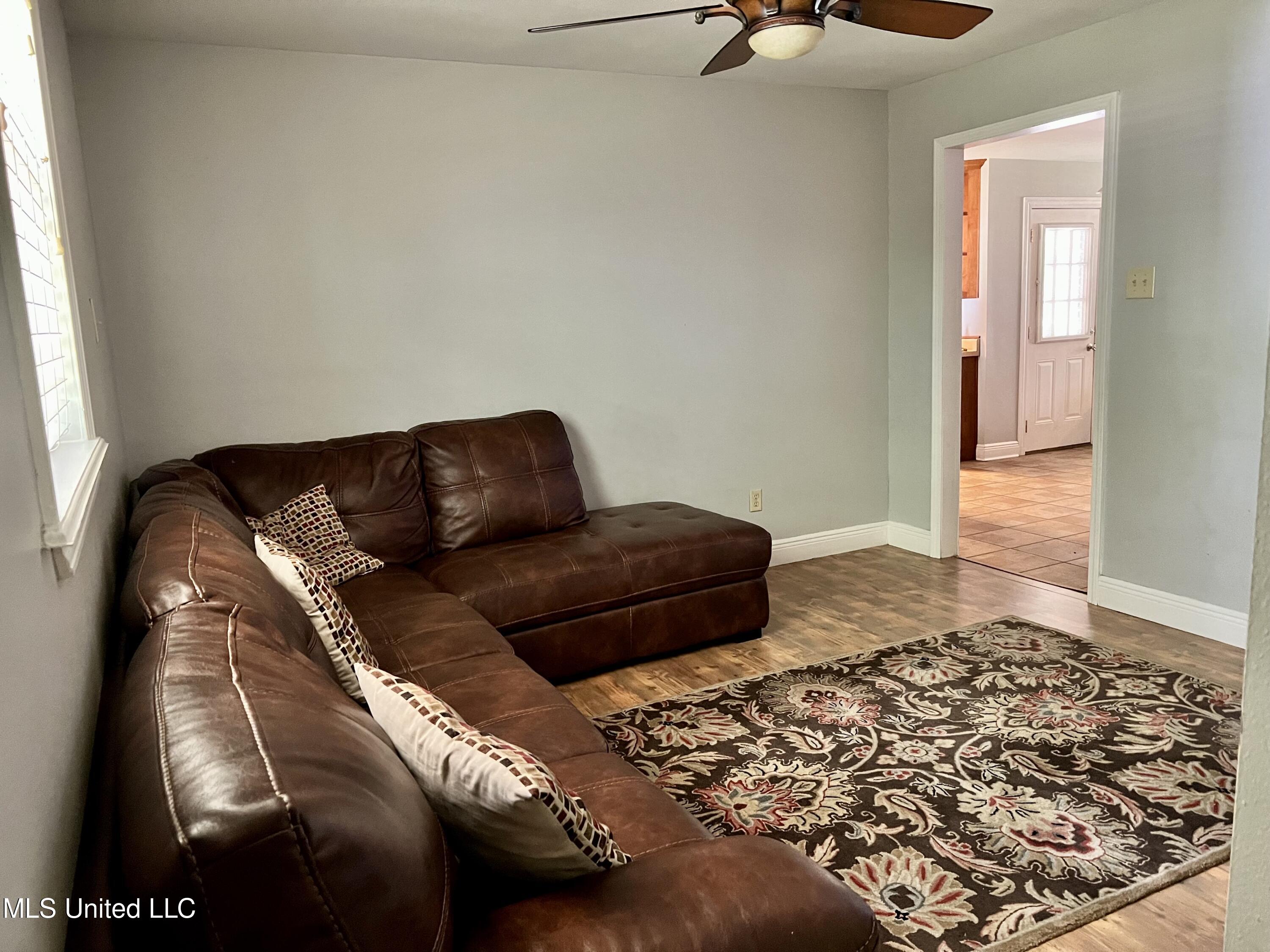 1908 Holland Street Pascagoula, MS 39581 - Photo 4 of 18 IMG_4411