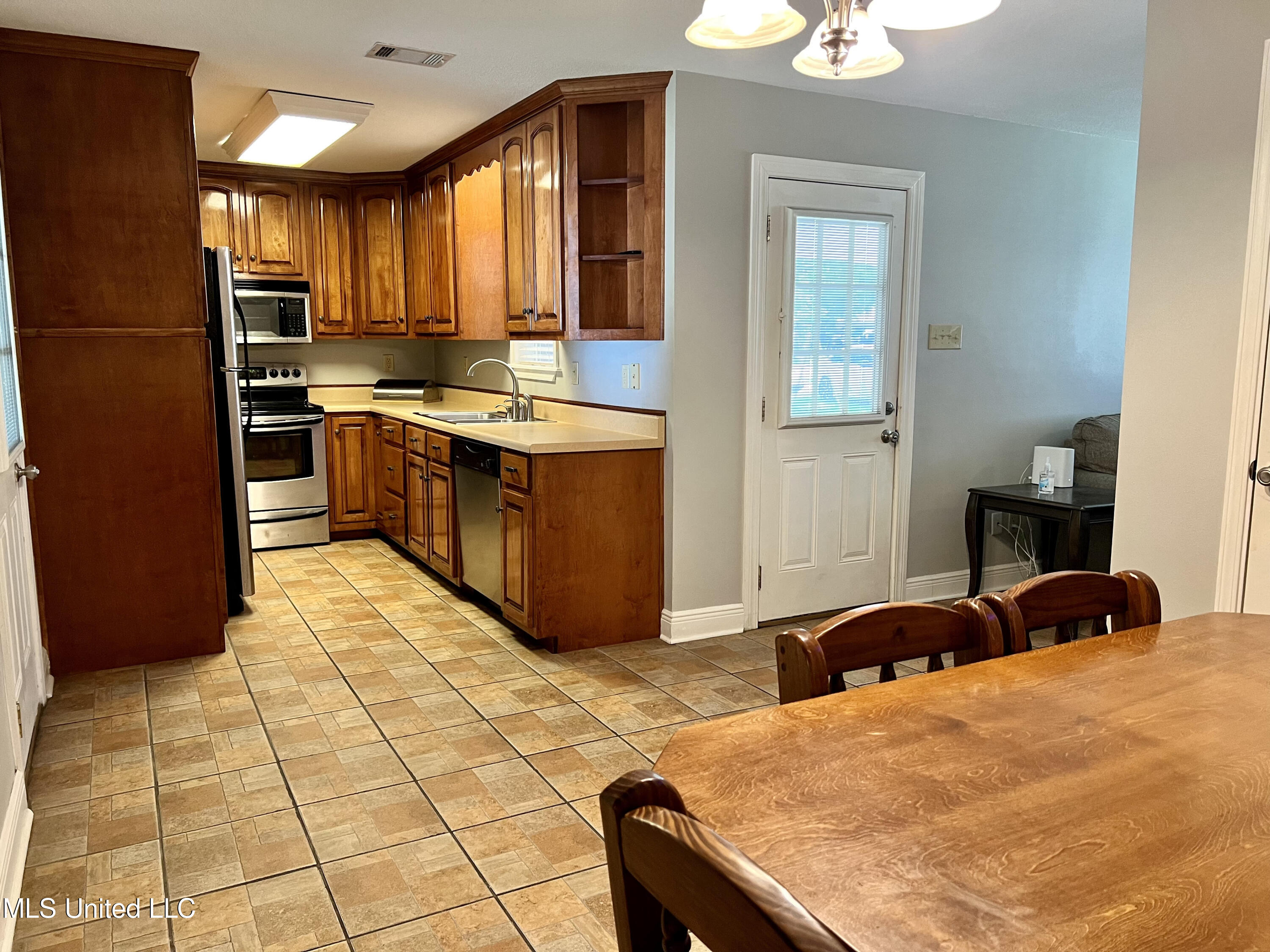 1908 Holland Street Pascagoula, MS 39581 - Photo 6 of 18 IMG_4449