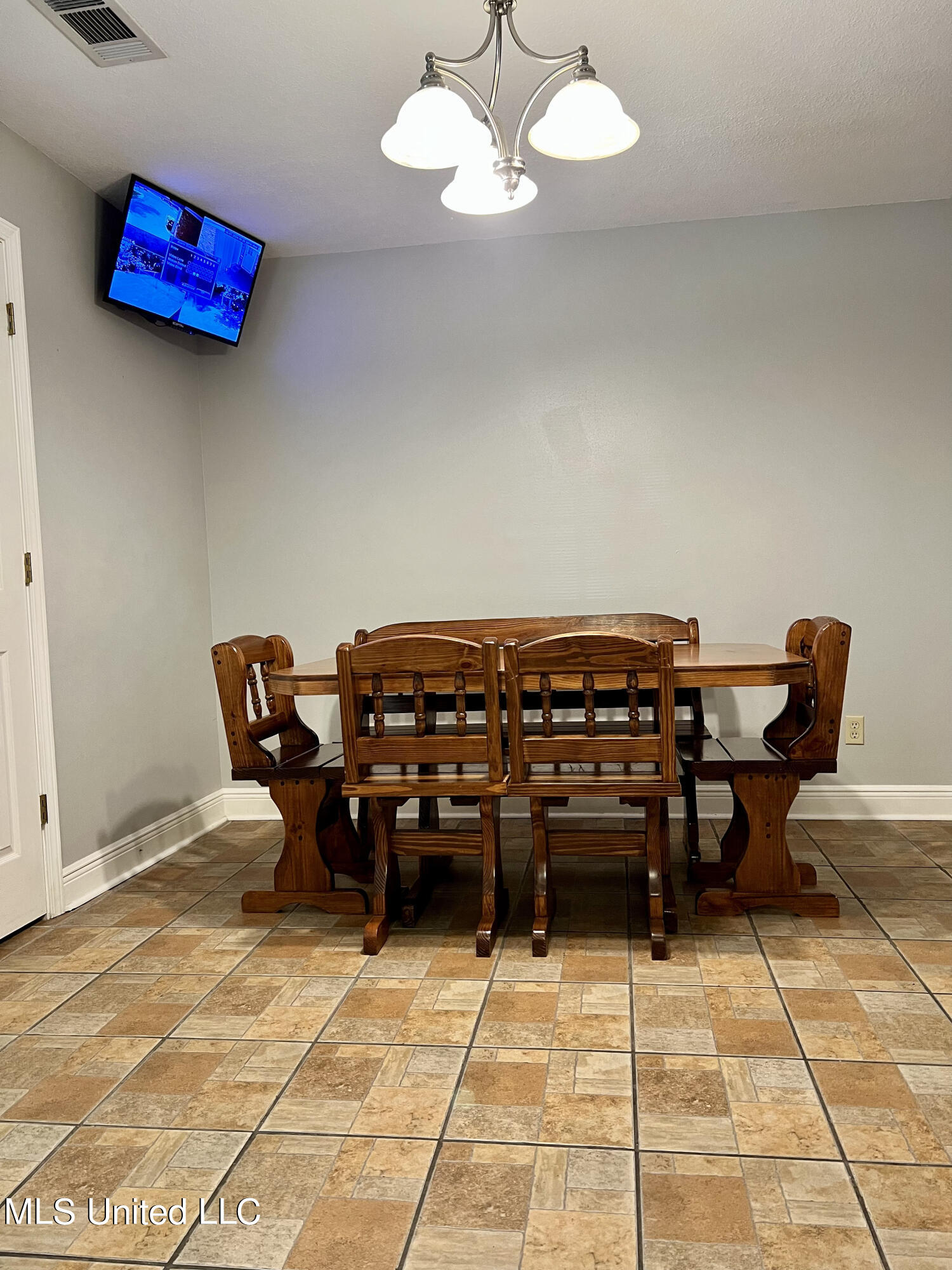 1908 Holland Street Pascagoula, MS 39581 - Photo 7 of 18 IMG_4431