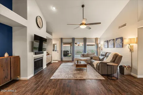 a view of entryway with furniture