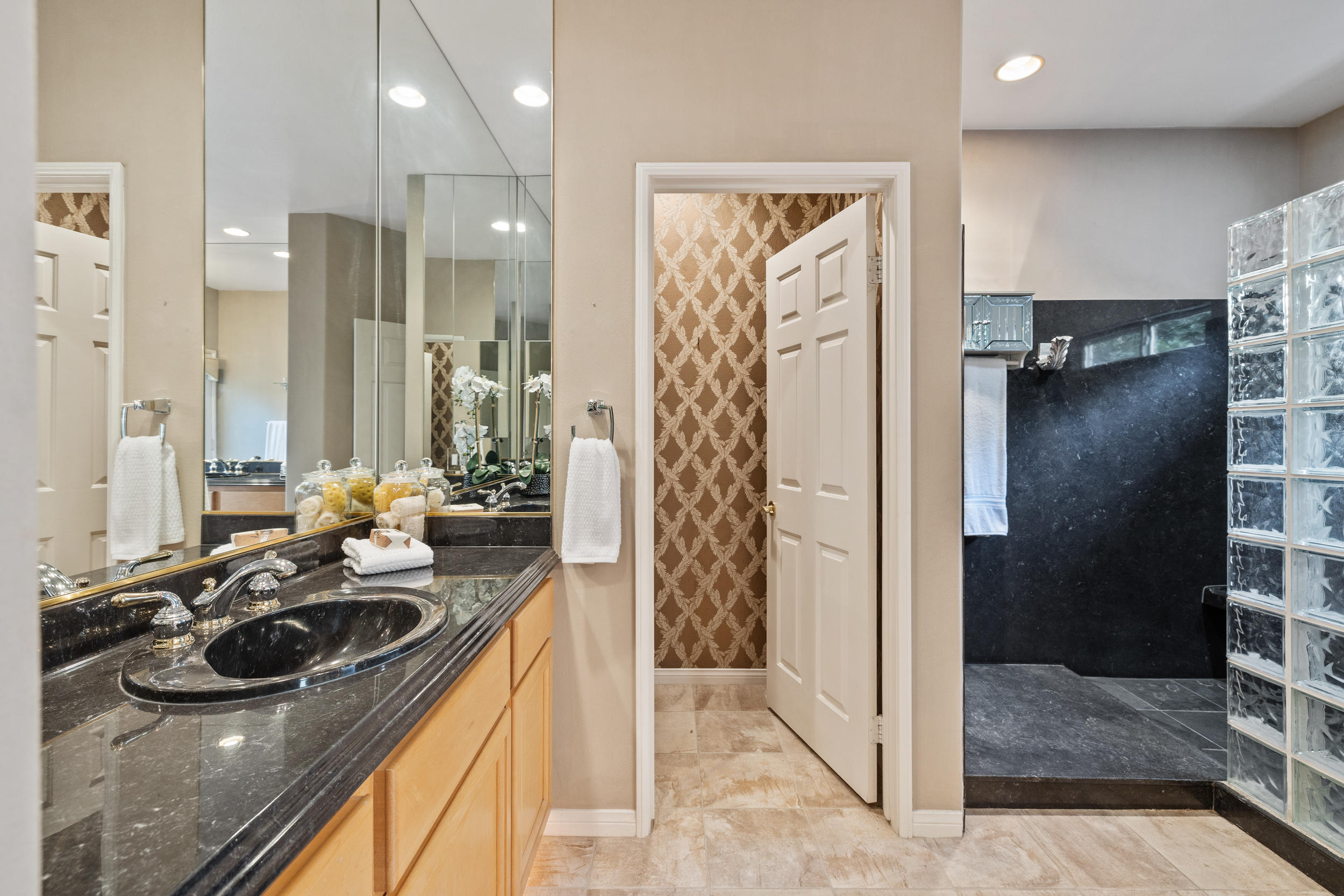 7 White Sun Way Rancho Mirage, CA 92270 - Photo 27 of 56 Primary MBR Bath