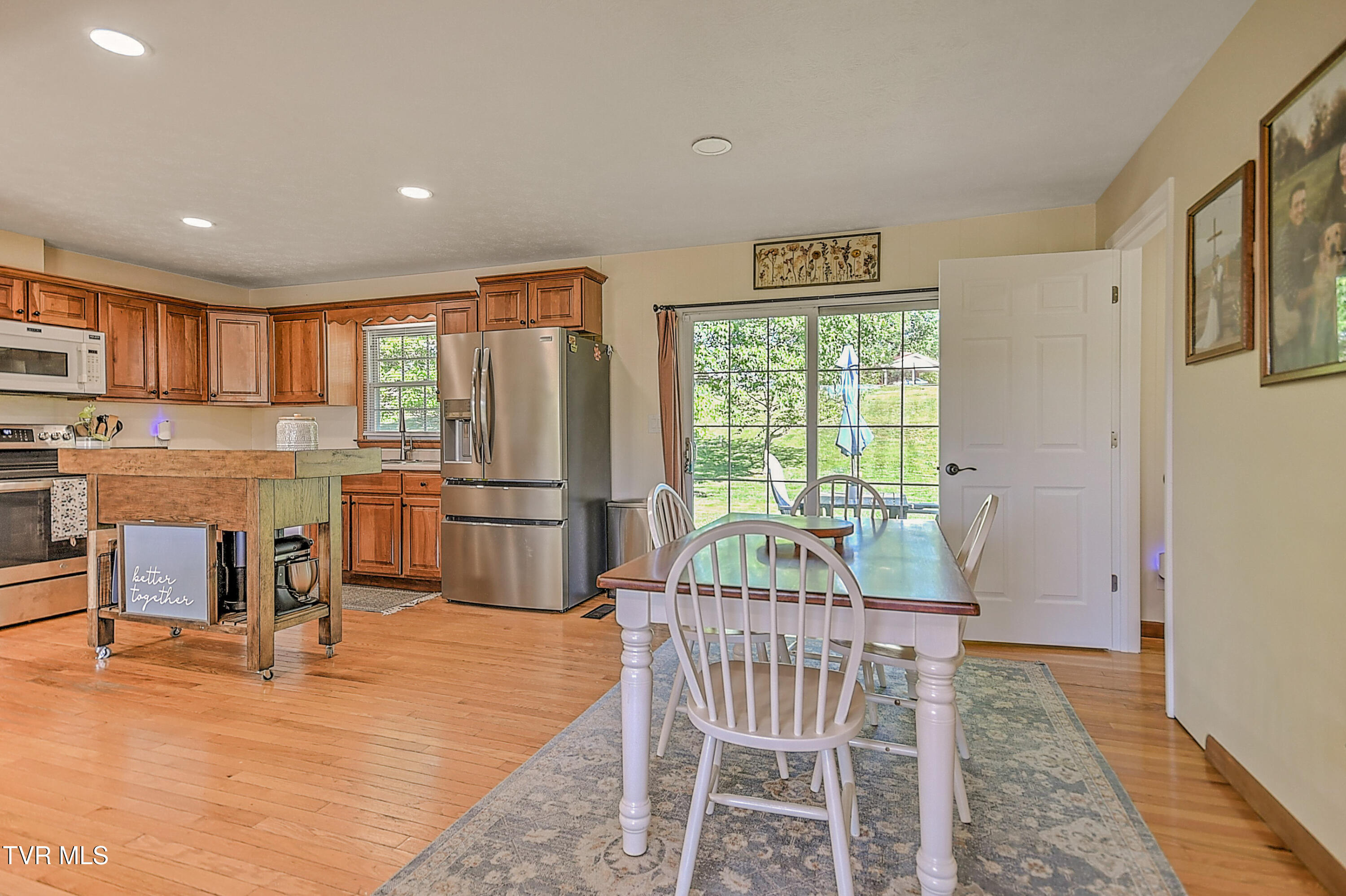 409 Montezuma Road Kingsport, TN 37664 - Photo 13 of 42 409 Montezuma KB-18