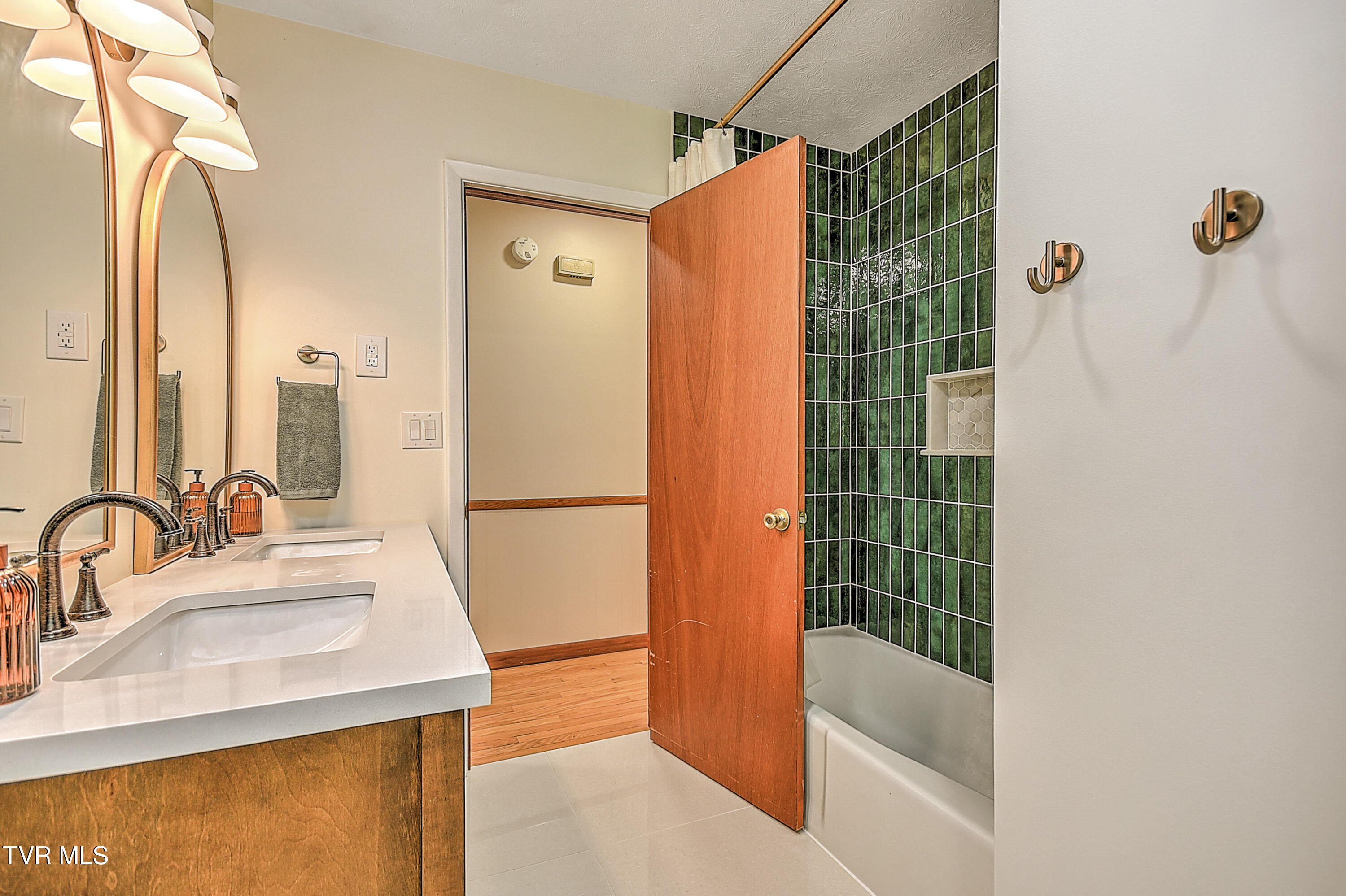 409 Montezuma Road Kingsport, TN 37664 - Photo 25 of 42 409 Montezuma KB-33