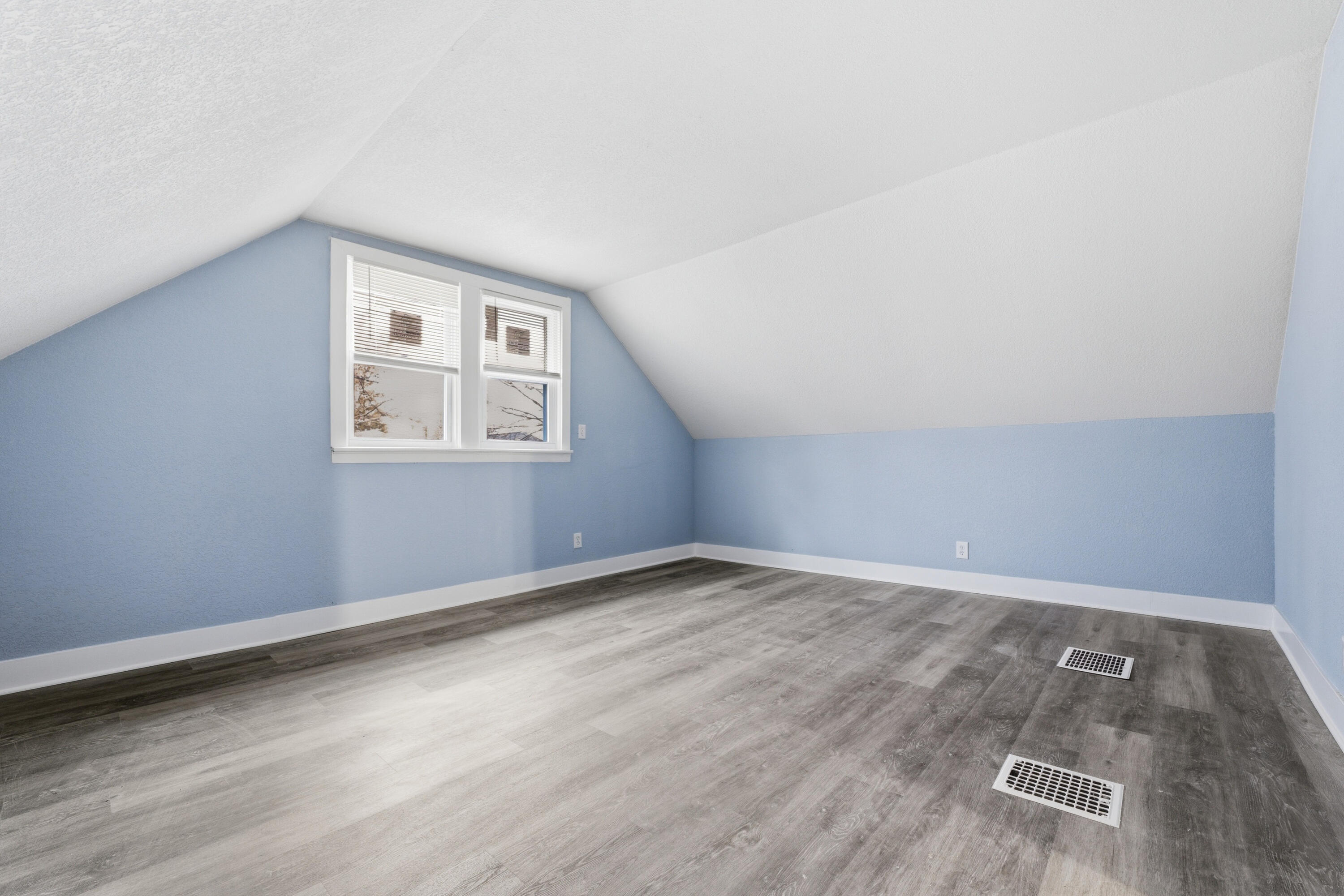 3718 North 18th Street Milwaukee, WI 53206 - Photo 16 of 24 3718 N 18th St