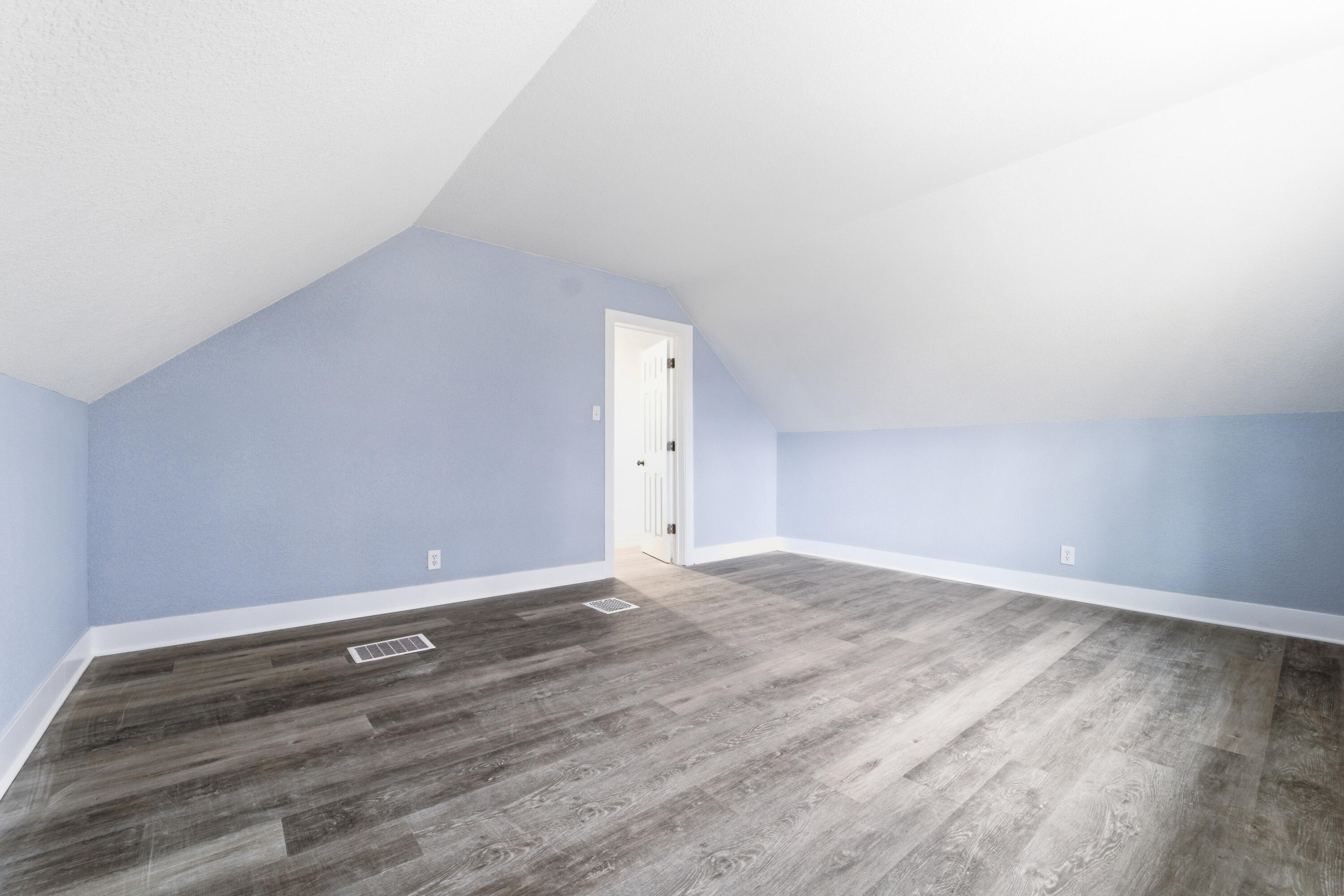 3718 North 18th Street Milwaukee, WI 53206 - Photo 17 of 24 3718 N 18th St